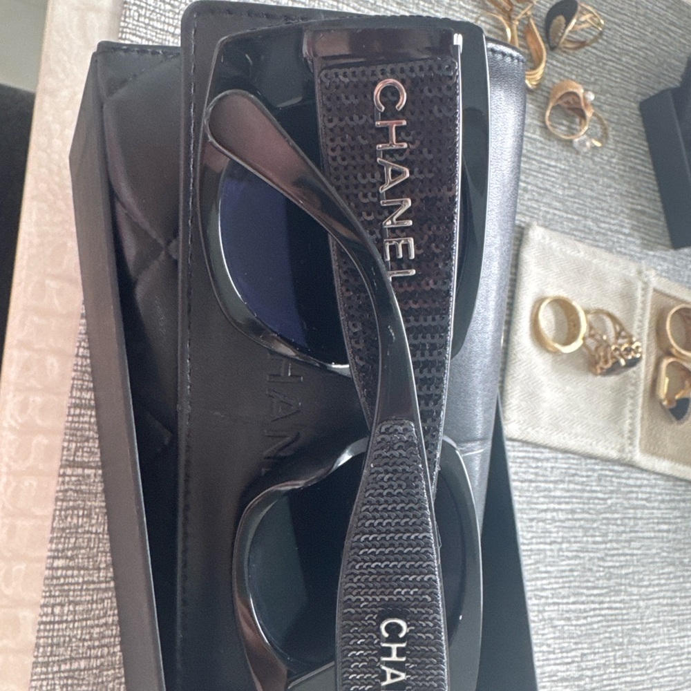 CHANEL Black Sunglasses with Logo Detail